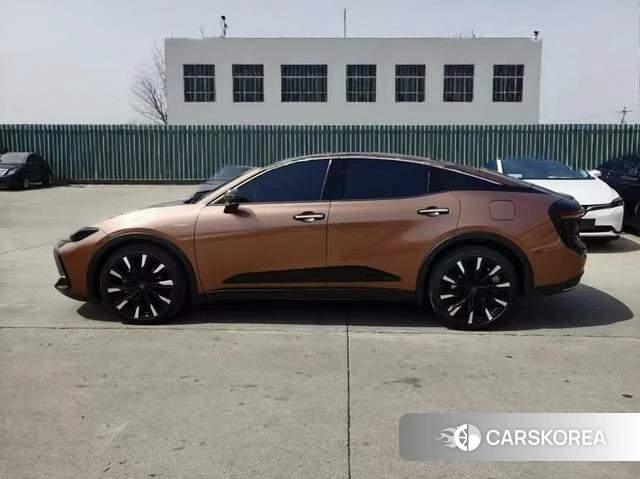 Toyota Crown SportCross id 4213307 из Китая 9