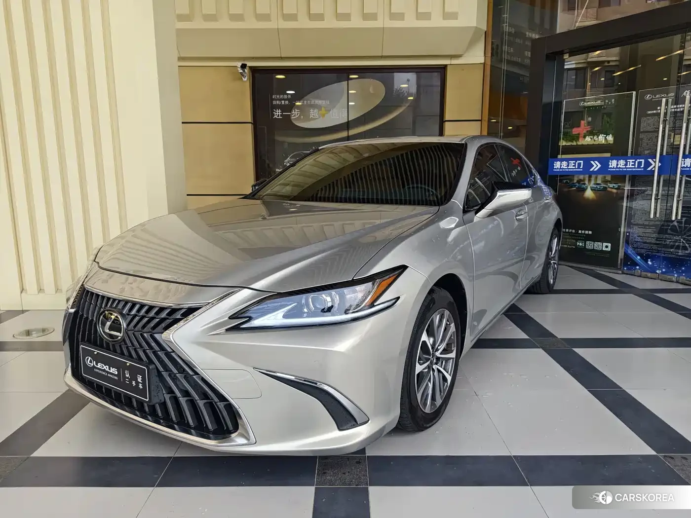 Lexus ES id 4622406 из Китая 19