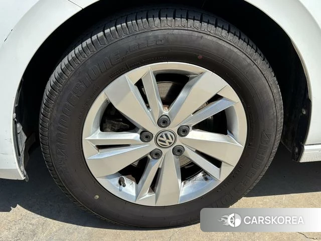 Volkswagen Polo id 4272412 из Китая 17