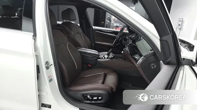 BMW 5 Series (G30) id 3760929 из Кореи 19