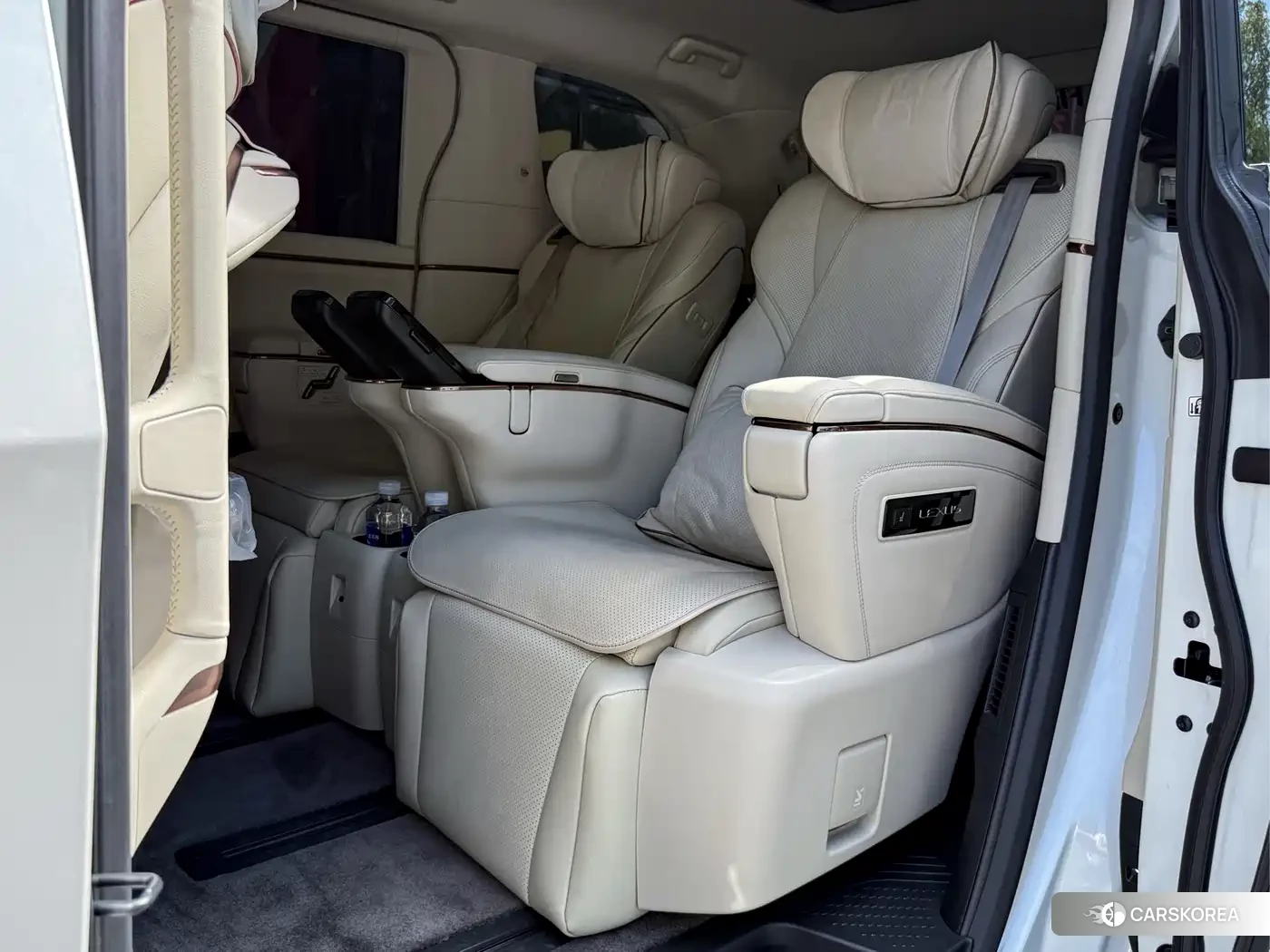 Lexus LM id 4546021 из Китая 25