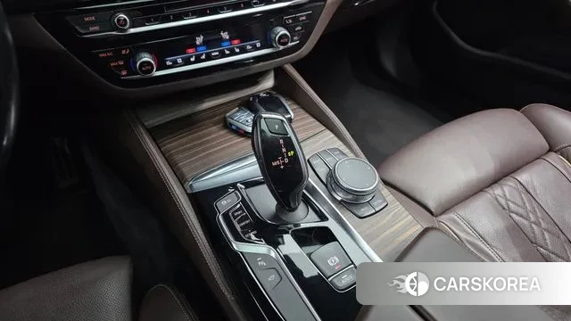 BMW 5 Series (G30) id 3703919 из Кореи 19