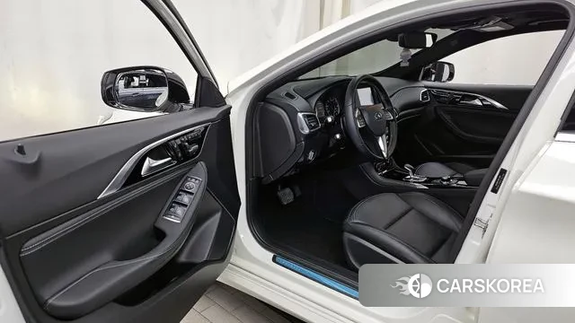 Infiniti Q30 id 3692577 из Кореи 19