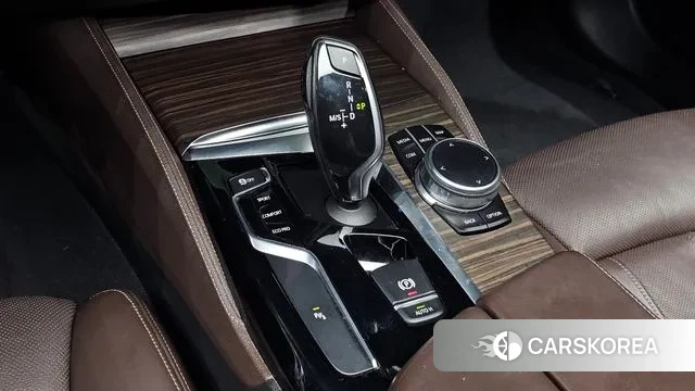 BMW 5 Series (G30) id 3396947 из Кореи 19