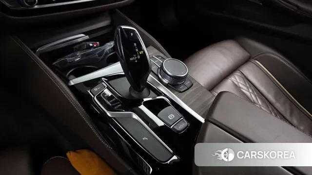 BMW 5 Series (G30) id 3708563 из Кореи 19