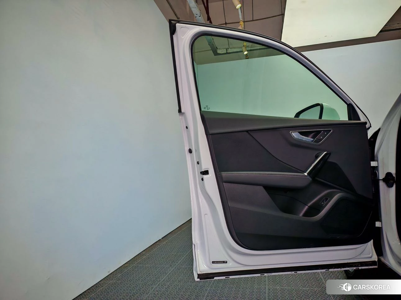 Audi Q2L id 4486510 из Китая 19