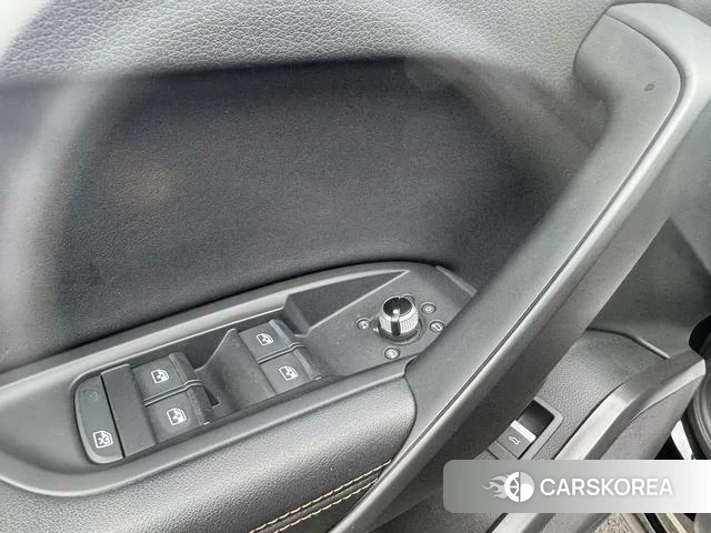 Audi Q5L id 4240112 из Китая 38