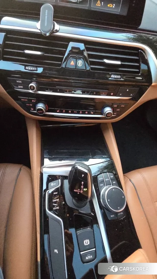 BMW 5 Series (G30) id 3315542 из Кореи 19