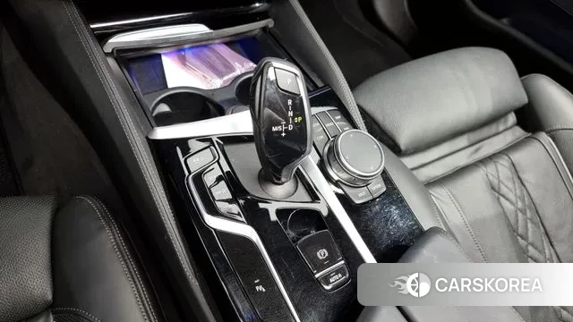 BMW 5 Series (G30) id 2989313 из Кореи 19