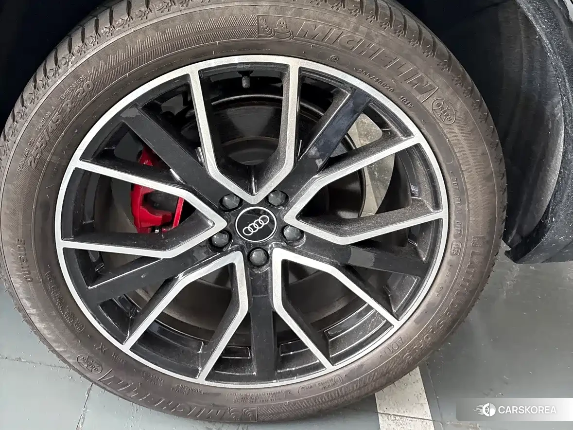 Audi Q5L id 4629598 из Китая 17