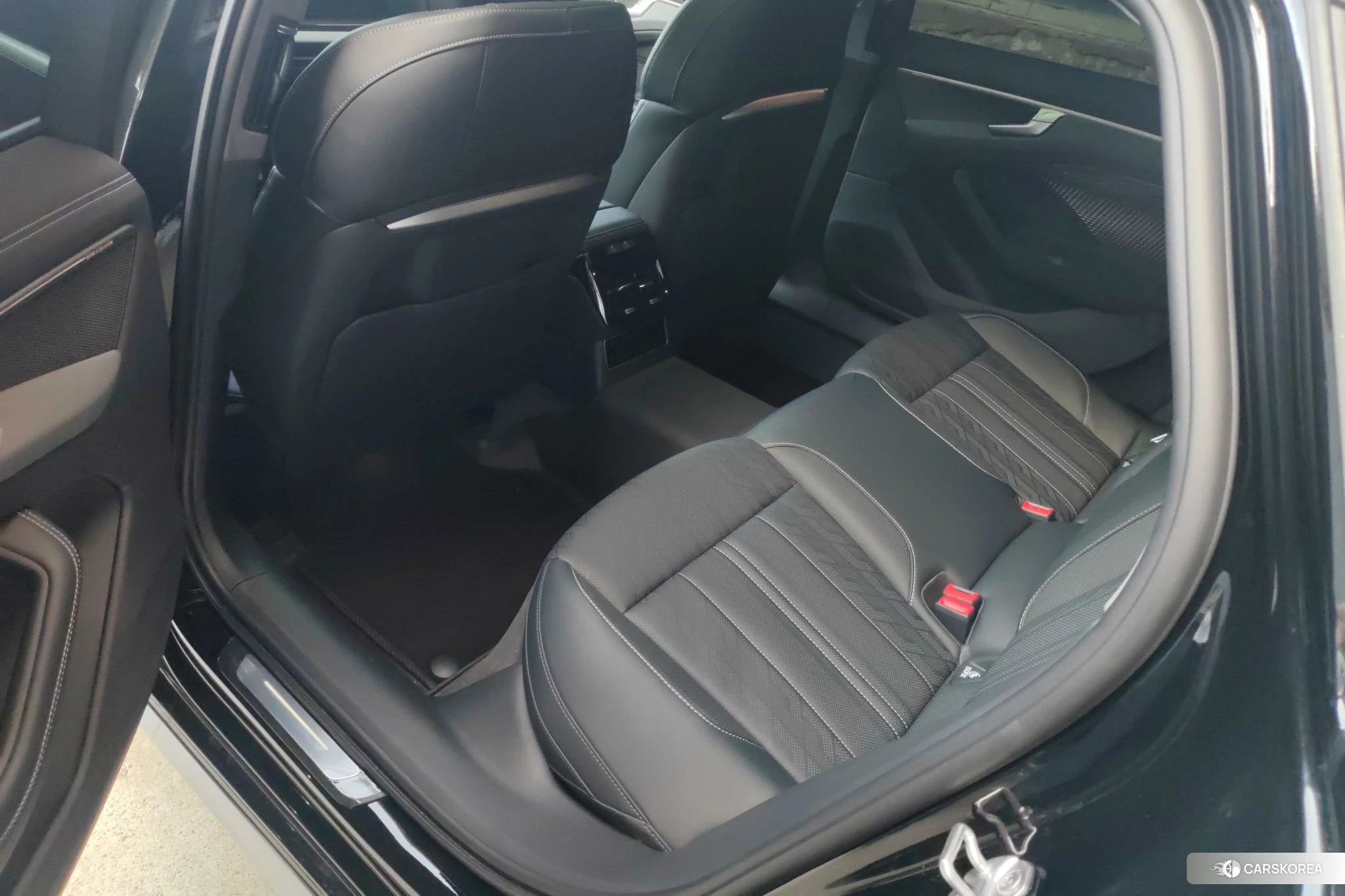 Audi A6L id 4452960 из Китая 16