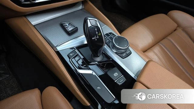 BMW 5 Series (G30) id 4197266 из Кореи 32