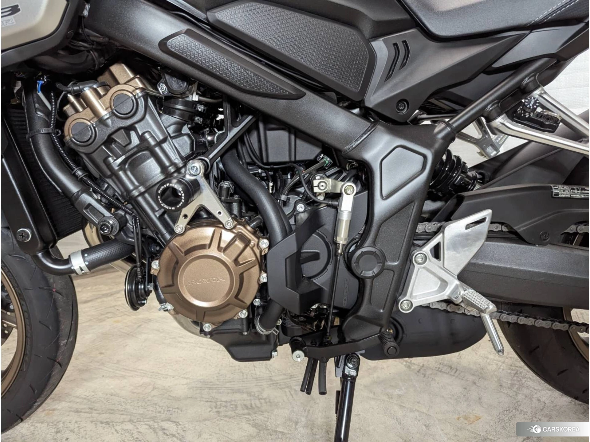 Проданный Honda CB650R E-CLUTCH id 4320416 из Японии, фото 9