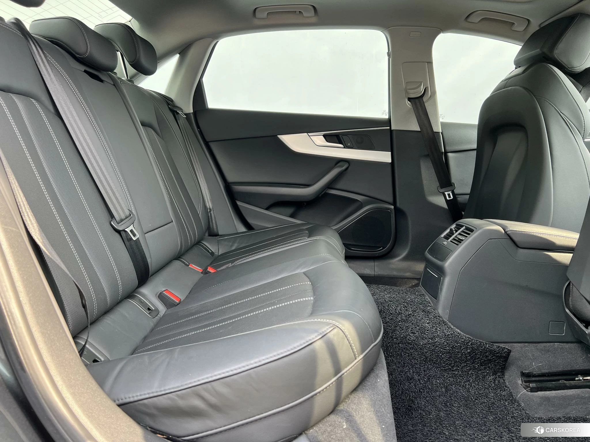 Audi A4L id 4455120 из Китая 9