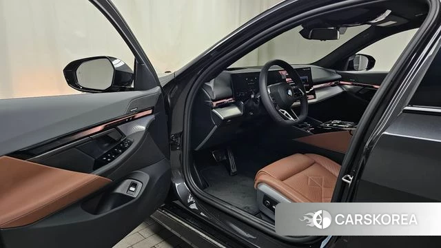 BMW 5 Series (G60) id 4734518 из Кореи 32