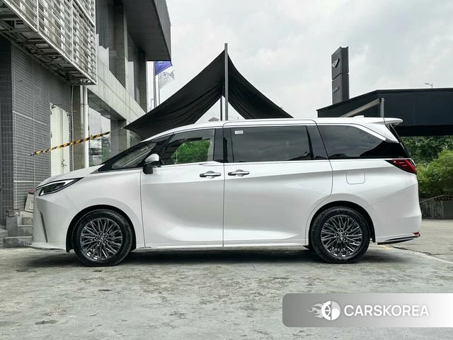 Lexus LM id 4274004 из Китая 9
