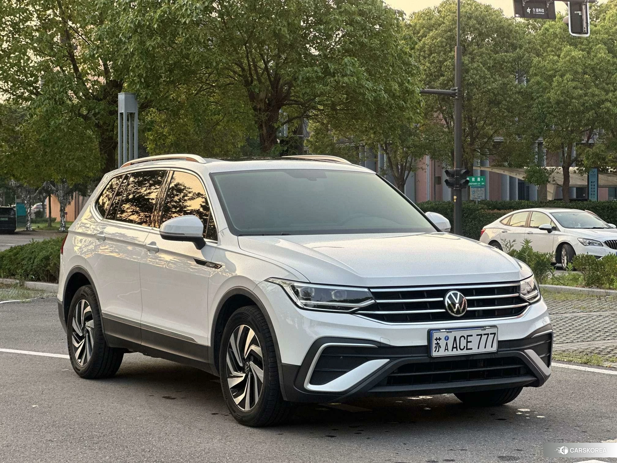 Volkswagen Tiguan L id 4405875 из Китая 9