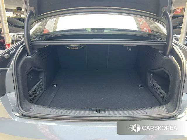Audi A4L id 4348885 из Китая 16