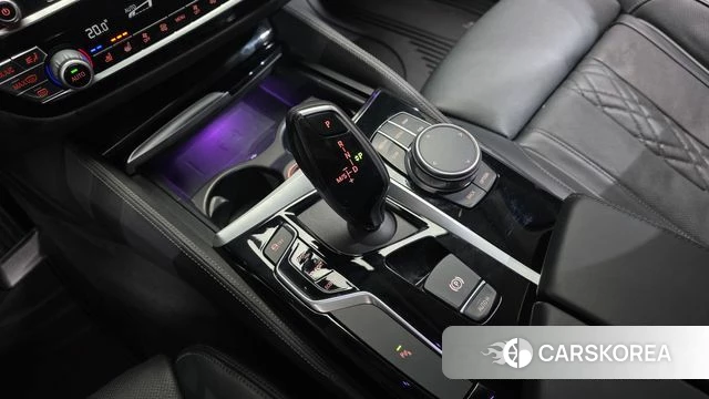 BMW 5 Series (G30) id 3861139 из Кореи 19