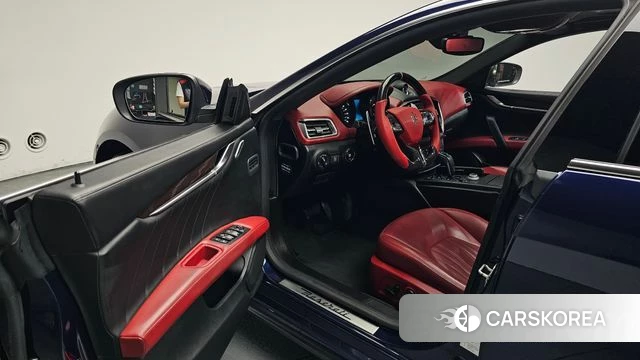 Maserati Ghibli id 4245220 из Кореи 31