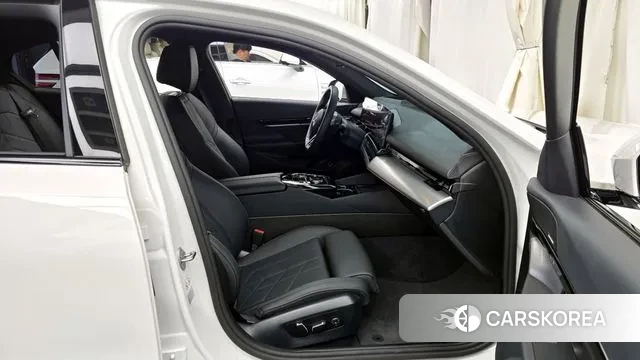 BMW 5 Series (G60) id 3467186 из Кореи 19