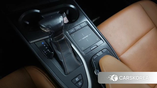 Lexus UX250h id 4760034 из Кореи 29