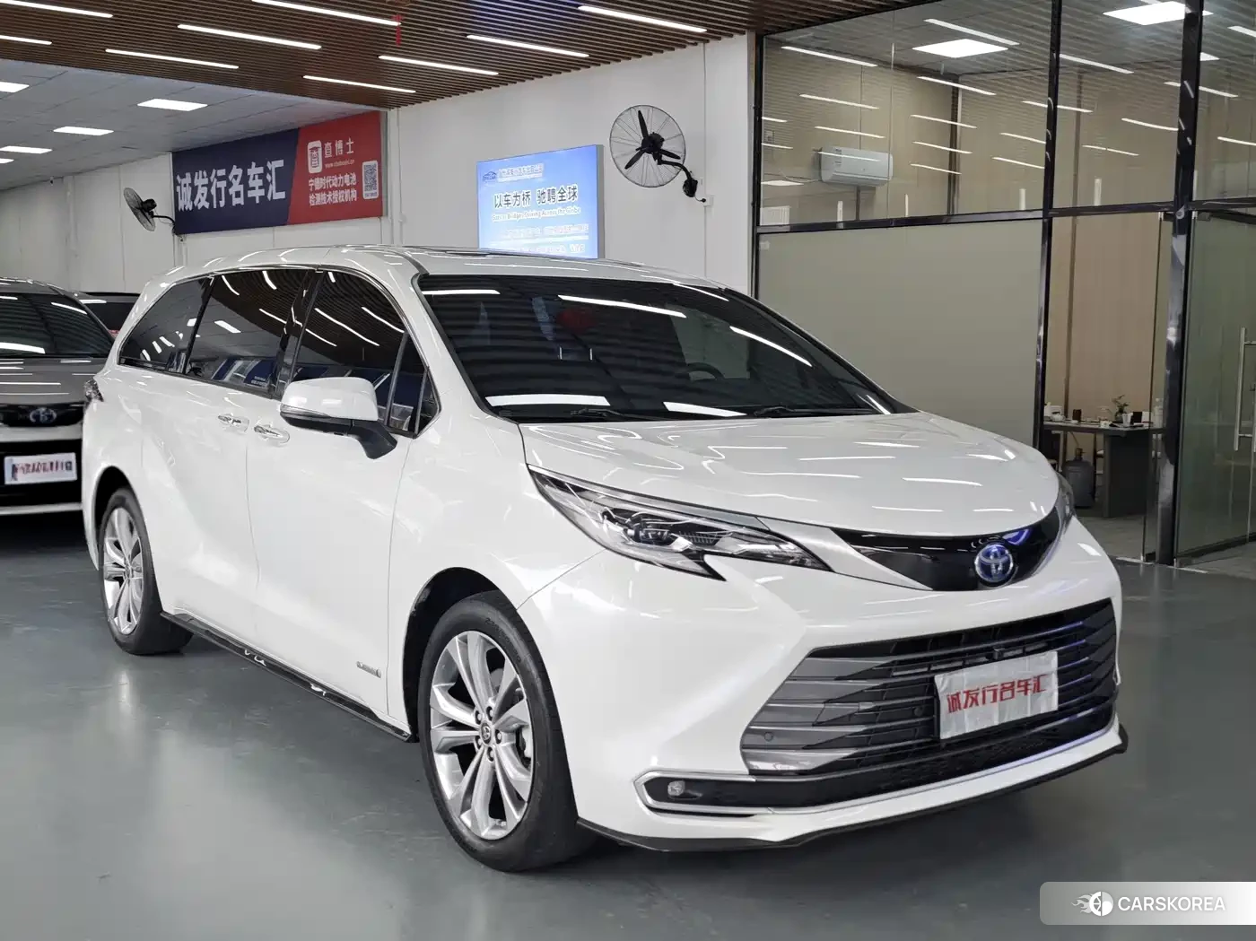 Toyota Sienna id 4599504 из Китая 24