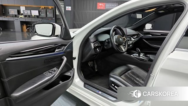 BMW 5 Series (G30) id 3893785 из Кореи 19