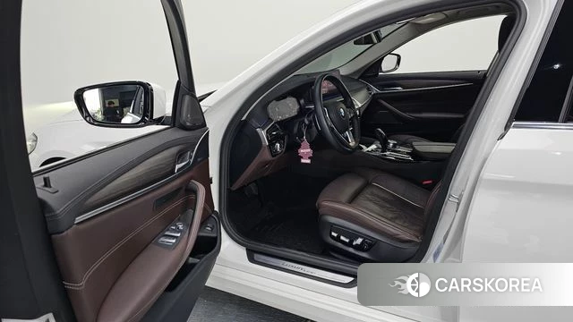 BMW 5 Series (G30) id 4507646 из Кореи 29