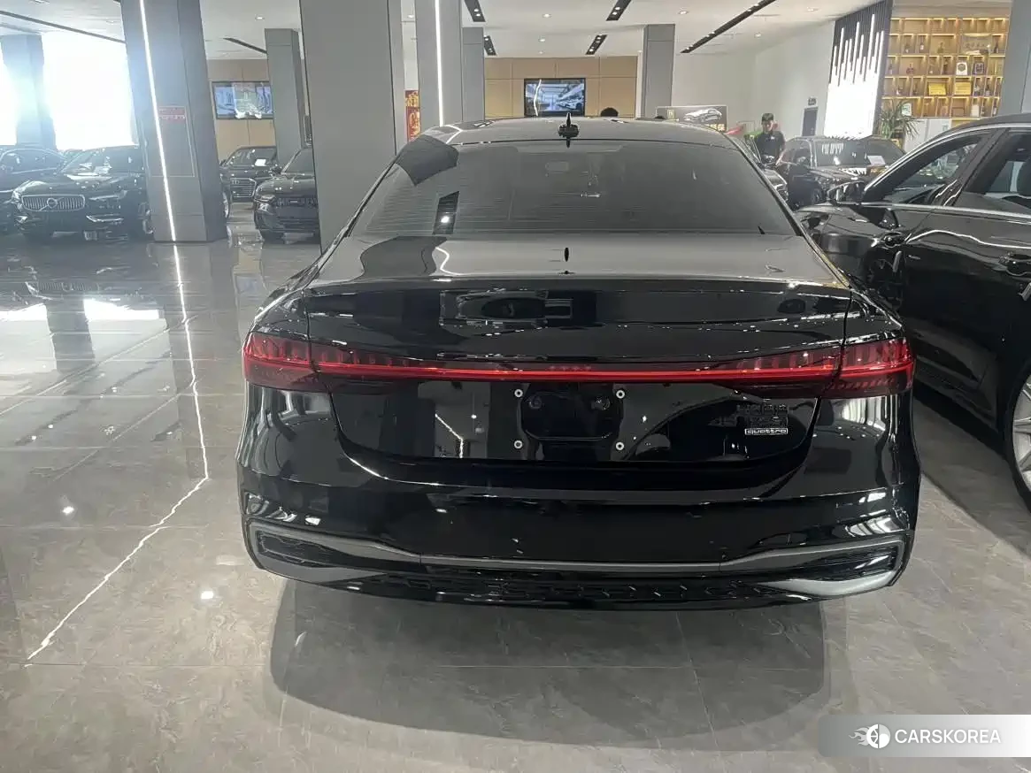 Audi A7L id 4686032 из Китая 9