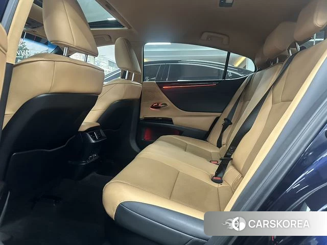 Lexus ES id 4279271 из Китая 19