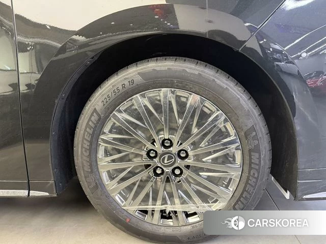 Lexus LM id 4314754 из Китая 12