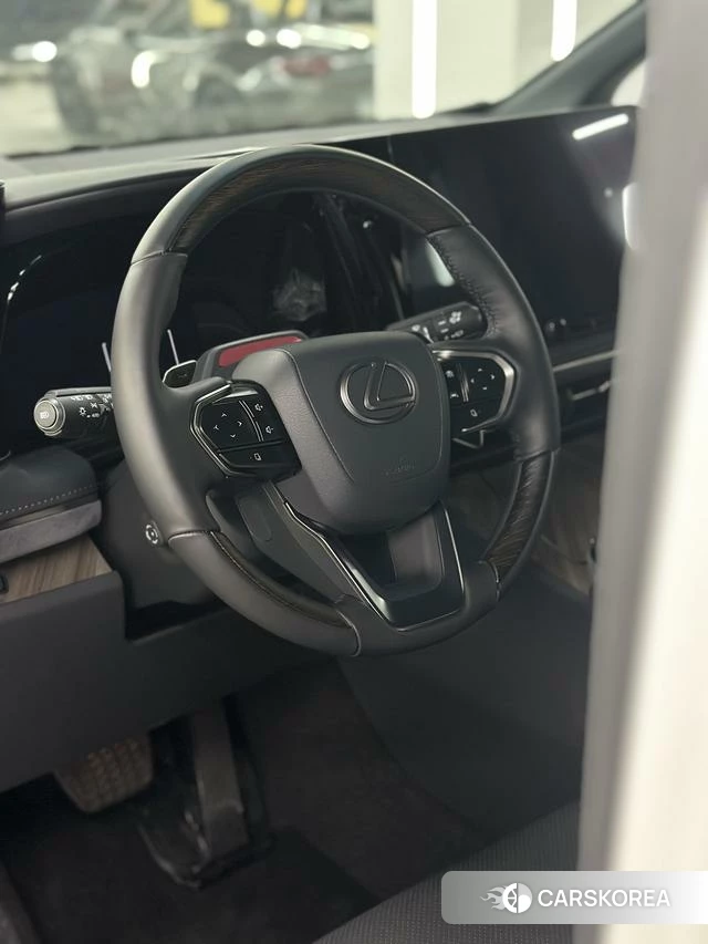 Lexus LM id 4278818 из Китая 9