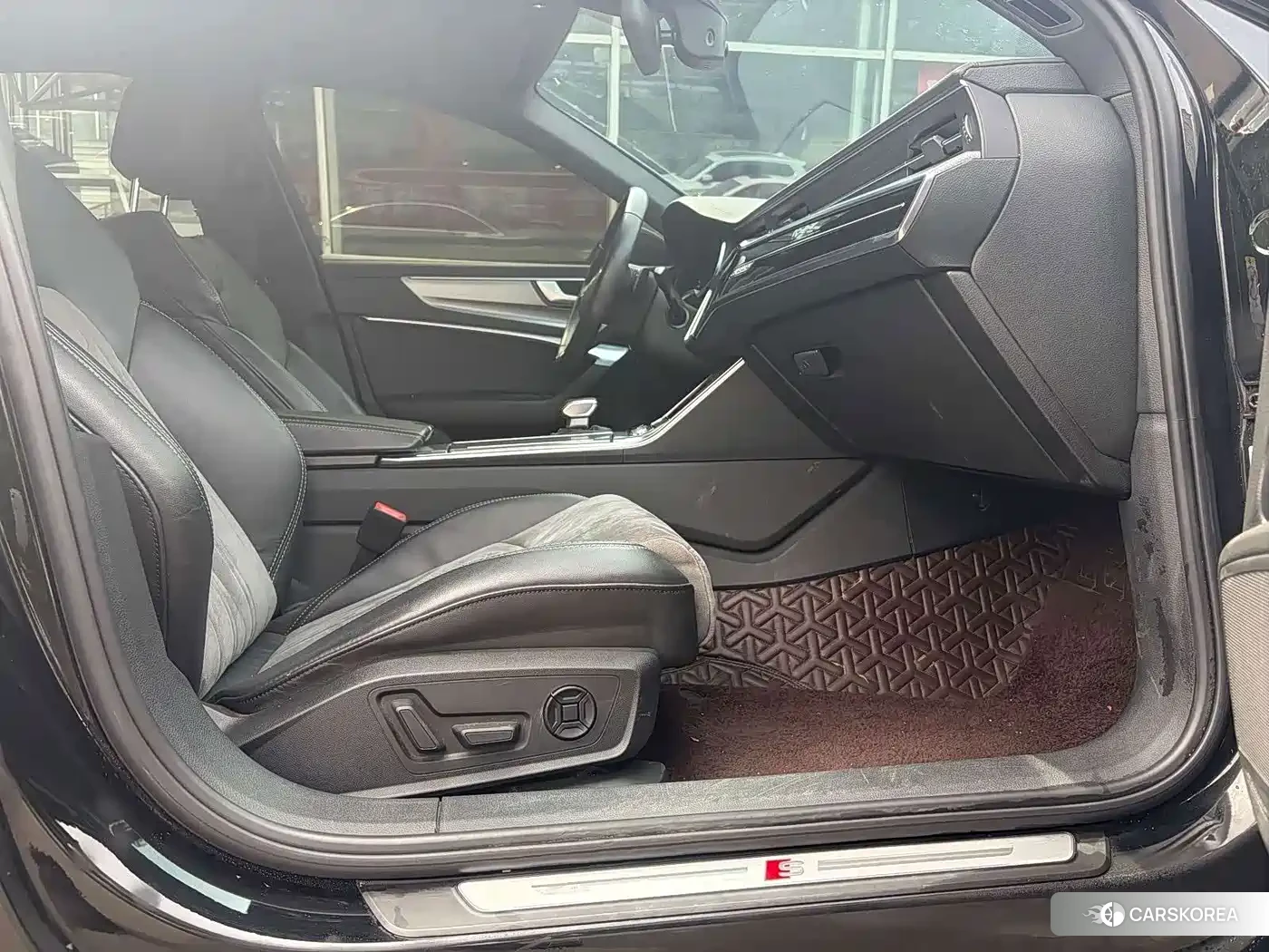 Audi A6L id 4685914 из Китая 11