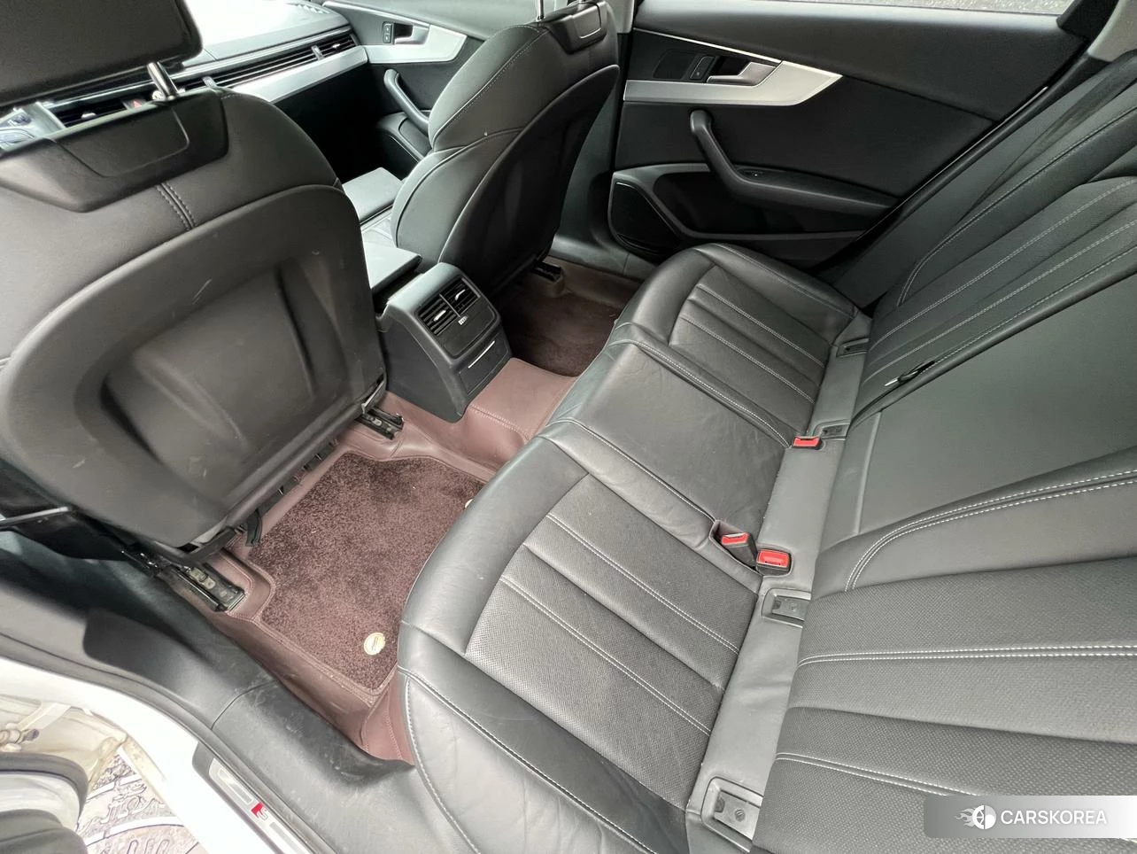 Audi A4L id 4413393 из Китая 9