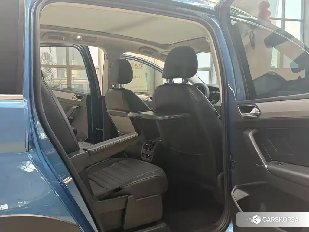 Volkswagen Touran L id 4685902 из Китая 25