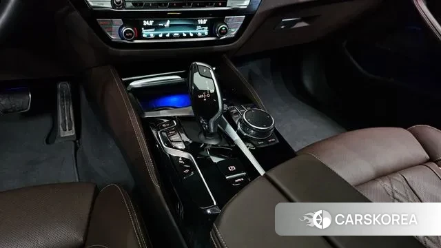 BMW 5 Series (G30) id 3566052 из Кореи 19