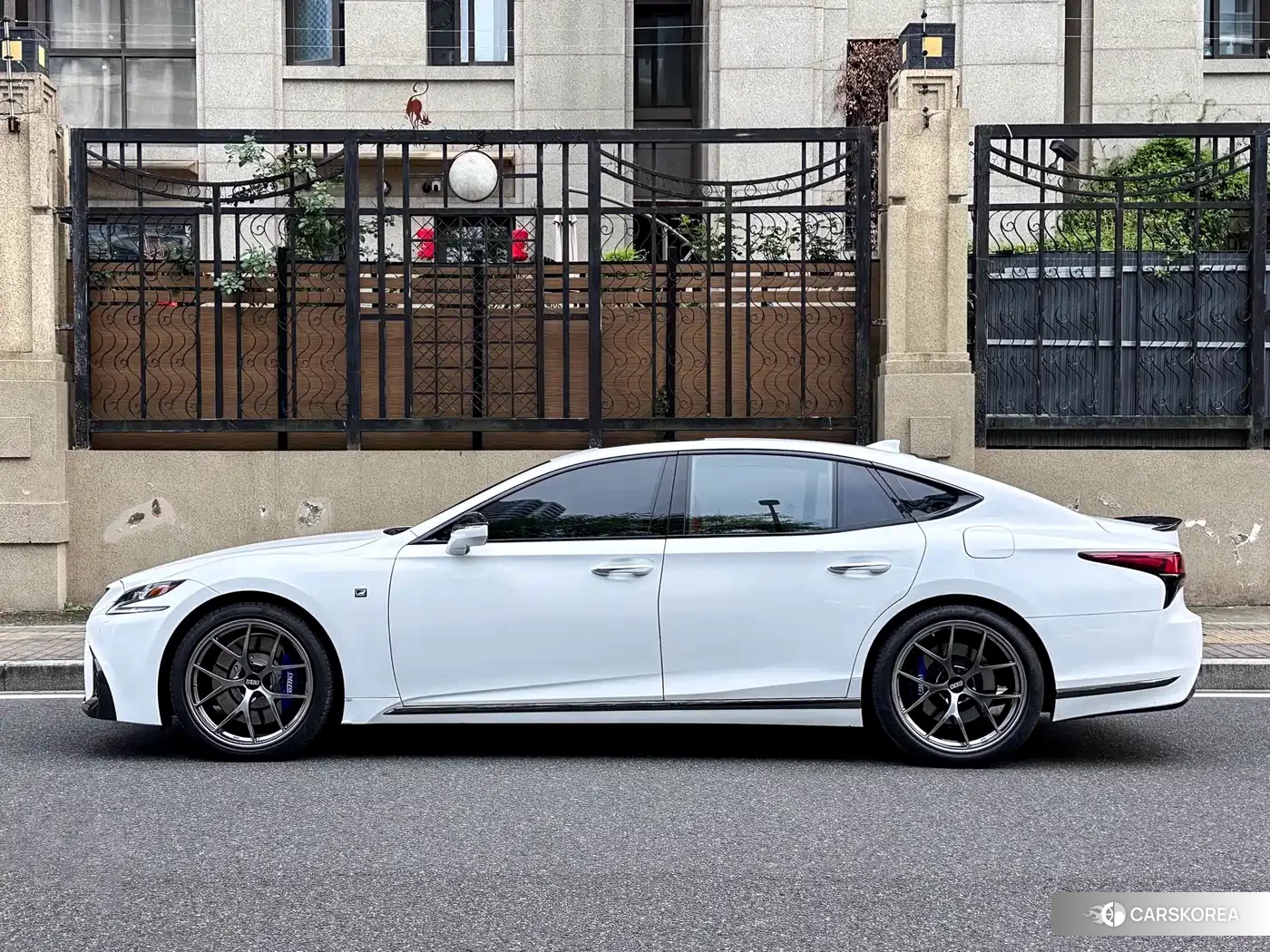 Lexus LS id 4600823 из Китая 18