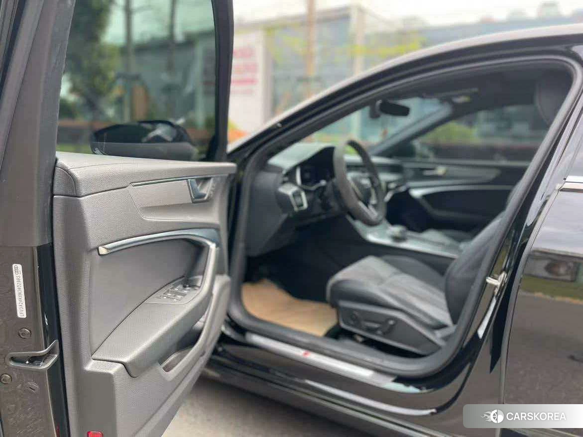 Audi A6L id 4407534 из Китая 9