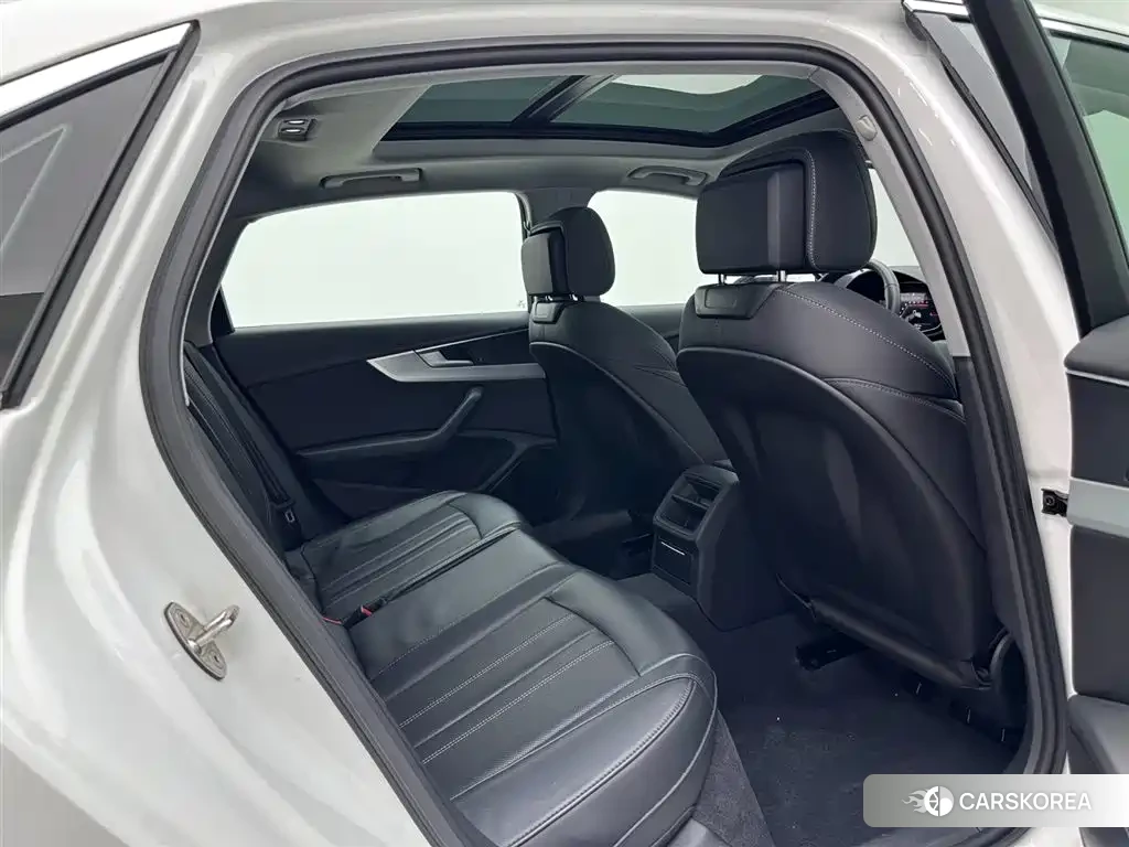Audi A4L id 4548120 из Китая 30