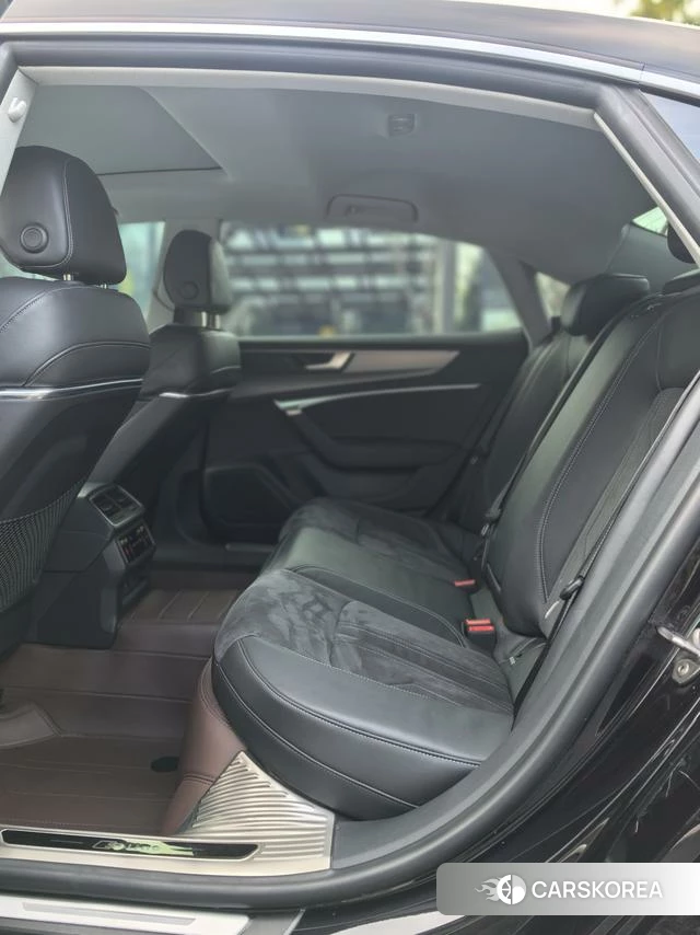 Audi A7L id 4272810 из Китая 9