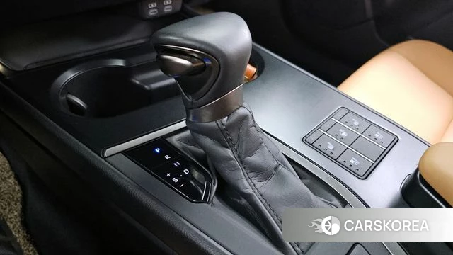 Lexus UX250h id 4308681 из Кореи 34