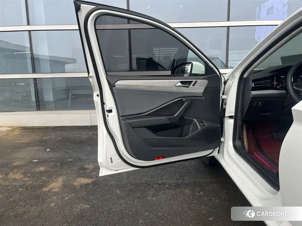 Volkswagen Sagitar id 4565436 из Китая 15
