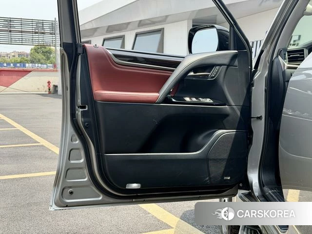 Lexus LX id 4342106 из Китая 28
