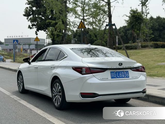 Lexus ES id 4380590 из Китая 9