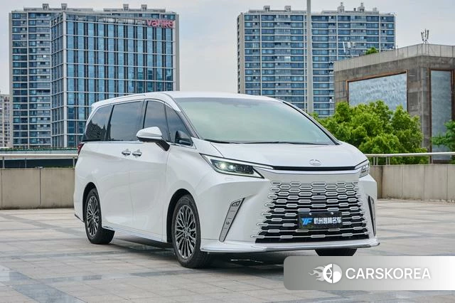 Lexus LM id 4290837 из Китая 19