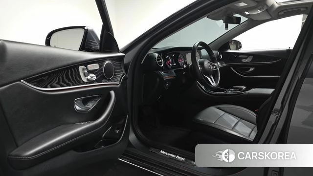 Mercedes-Benz E-Class W213 id 4717649 из Кореи 33