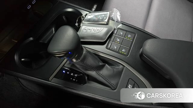 Lexus UX250h id 3864773 из Кореи 19