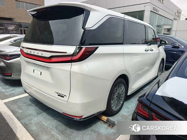 Lexus LM id 4259832 из Китая 23