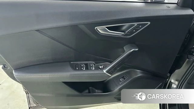 Audi Q2L id 4359275 из Китая 15